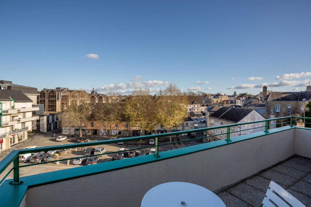 Le Mancini - Parking Et Terrasse Apartment Mayenne Exterior photo