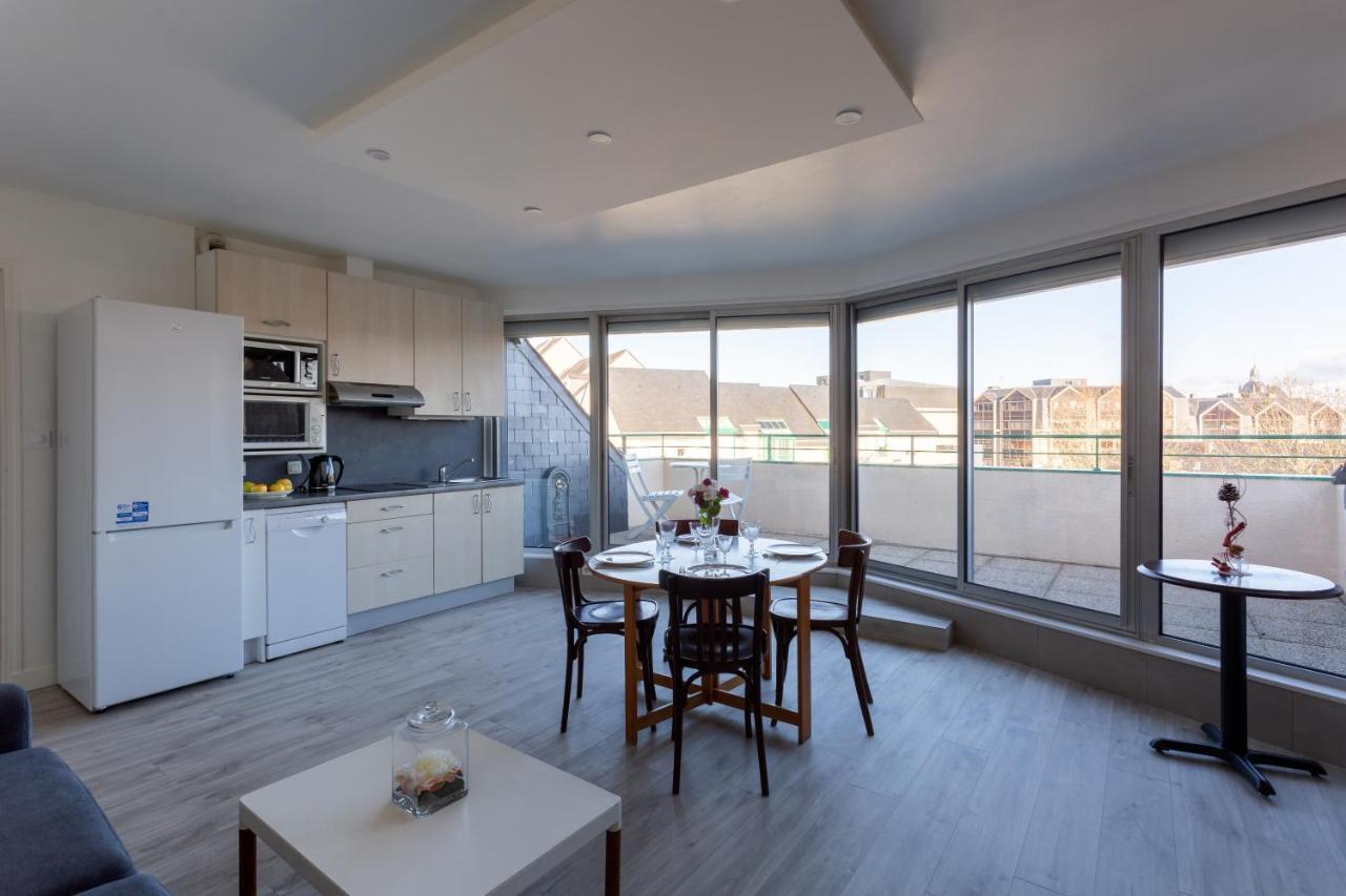 Le Mancini - Parking Et Terrasse Apartment Mayenne Exterior photo